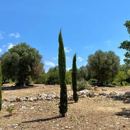 Вилла Idyllischer Trullo Mit Pool Каровиньо